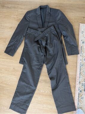 Men's Charcoal Gray Two-Piece Suit Jacket & Pants